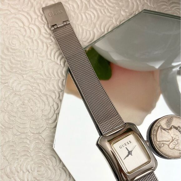 Vintage 1995 Guess Ladies Watch with Adjustable Mesh Band - Picture 11 of 14
